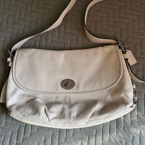 Coach white Leather Shoulder Bag
